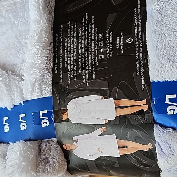 Disney Mickey and Minnie Lounger with Hood, Size Large, pale purple. - Picture 5 of 5